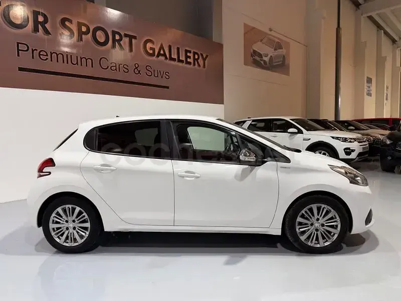 Usado Peugeot 208 Access 82 CV (60 kW) 2017 Blanco Utilitario