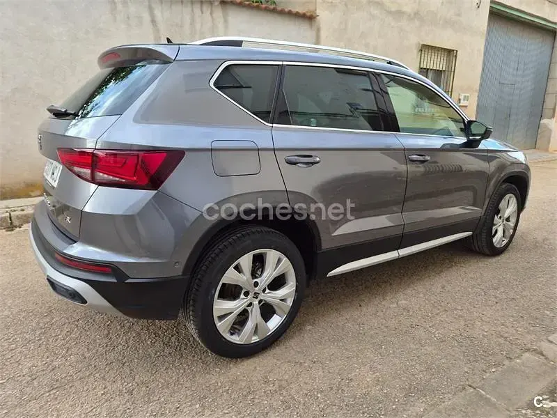 Usado Seat Ateca Xperience 150 CV (110 kW) 2022 Gris / plata SUV
