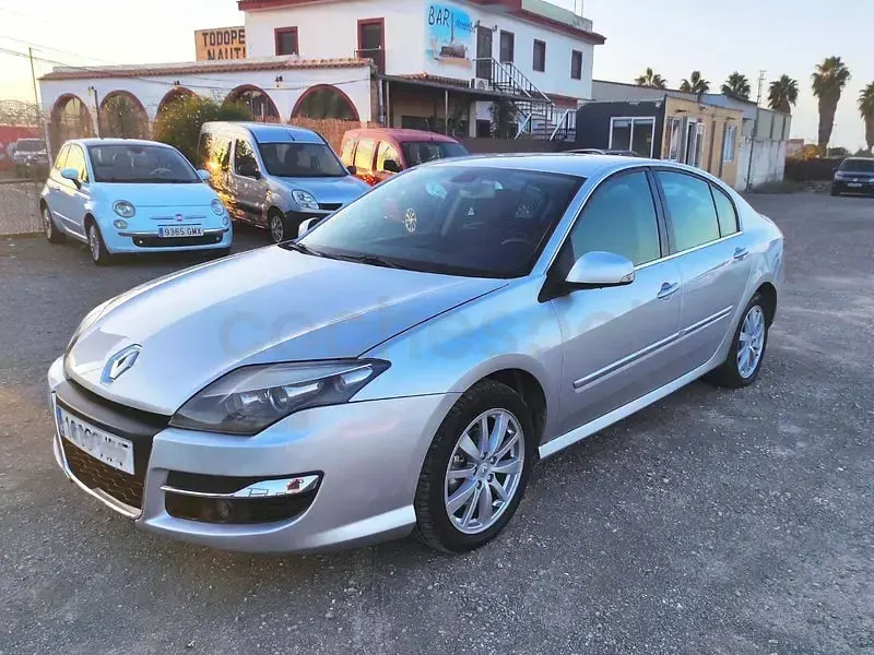 Usado Renault Laguna III Dynamique 110 CV (80 kW) 2011 Gris / plata Berlina