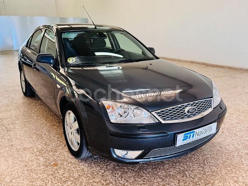 Gris / plata Usado 2006 Ford Mondeo Futura Berlina | 4900 € (Un poco caro) - Imagen 1/4