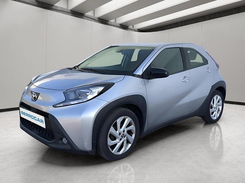 Usado Toyota Aygo X Play 72 CV (52 kW) 2022 Gris SUV