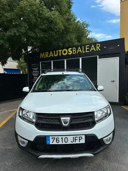 Usado Dacia Sandero Stepway 90 CV (66 kW) 2015 Blanco Berlina