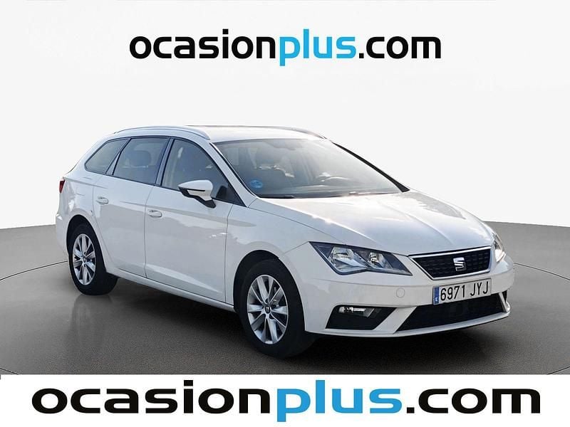 Usado Seat Leon Style Plus 110 HP (80 kW) 2017 Branco Monovolume