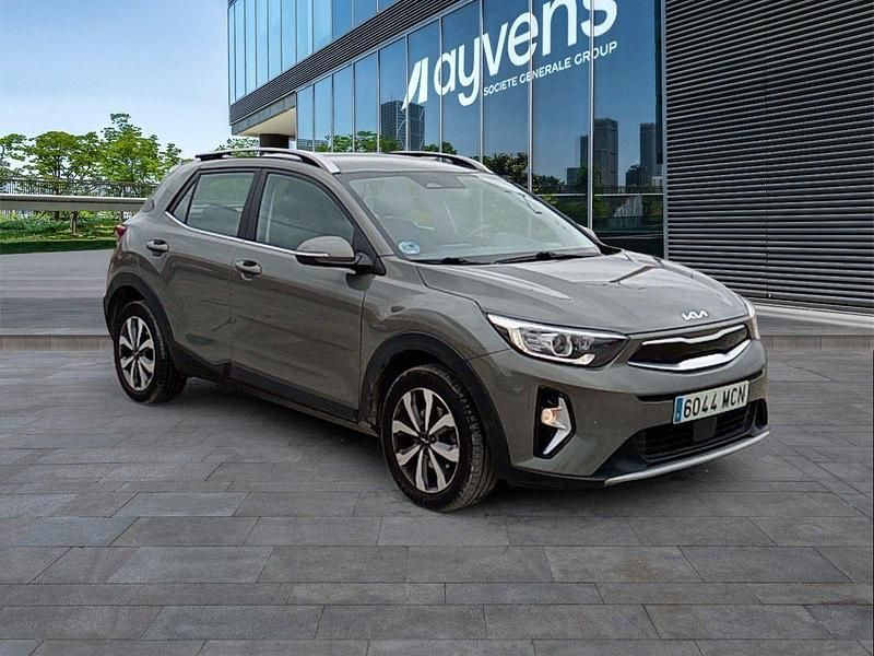 Usado Kia Stonic 120 CV (88 kW) 2022 Verde SUV