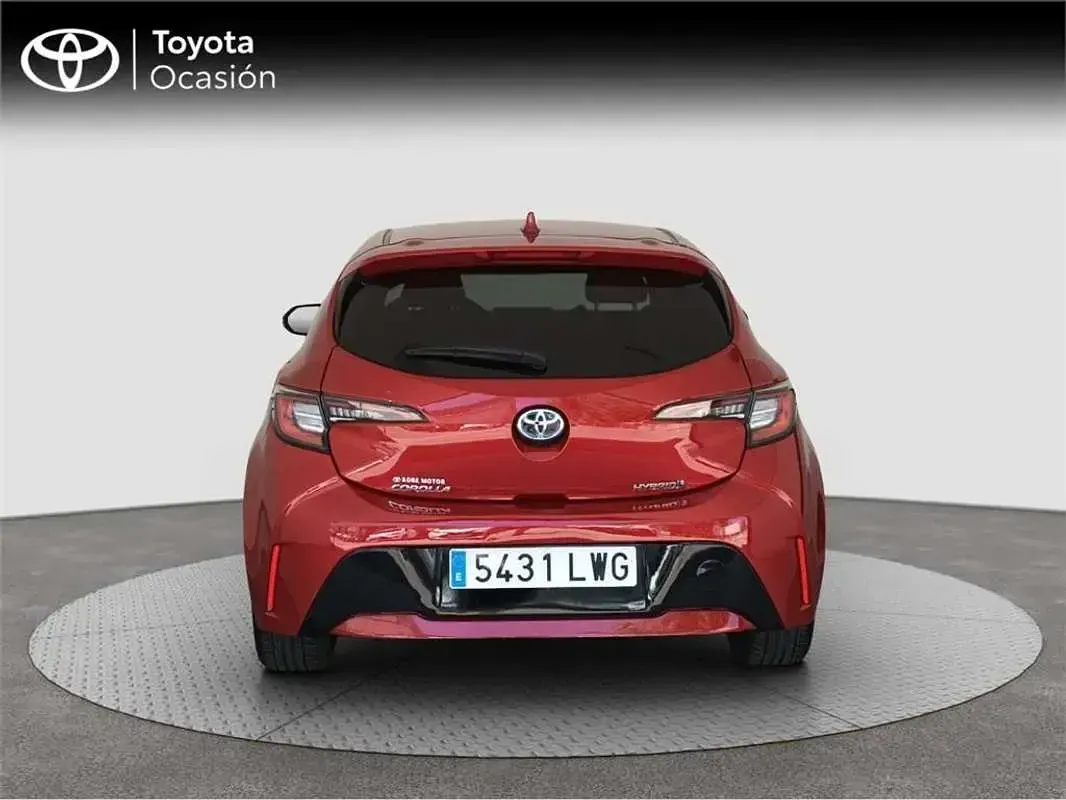 Usado Toyota Corolla Style 122 CV (89 kW) 2022 Rojo Utilitario