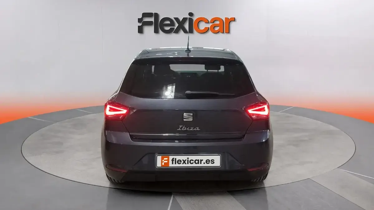 Usado Seat Ibiza Style 116 CV (85 kW) 2024 Azul Utilitario