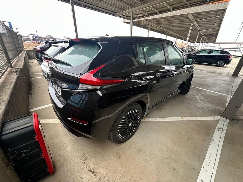 Usado Nissan Leaf Acenta 160 kW (218 CV) 2023 Negro Utilitario