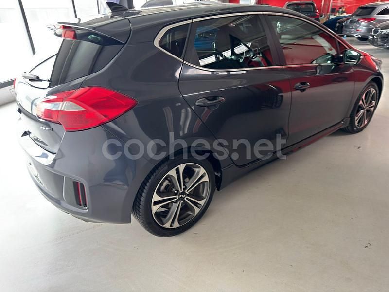 Usado Kia Ceed GT GT-Line 136 CV (100 kW) 2018 Gris / plata Berlina
