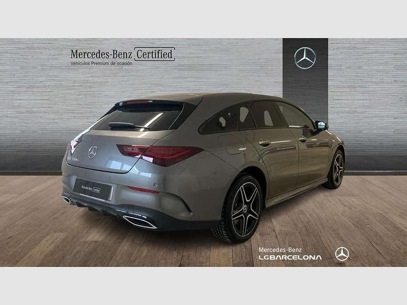 Käytetty Mercedes CLA250e Shooting Brake AMG line 218 HP (160 kW) 2025 Harmaa Farmari