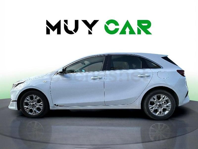 Usado Kia Ceed 100 CV (73 kW) 2023 Blanco Utilitario