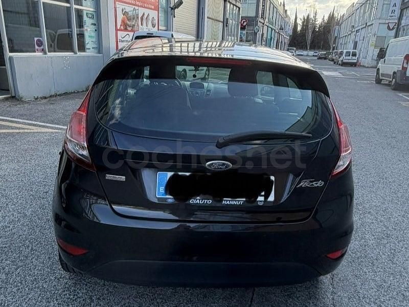 Usado Ford Fiesta Trend 75 CV (55 kW) 2014 Negro Utilitario
