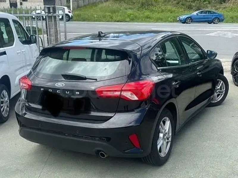 Usado Ford Focus Trend+ 125 CV (91 kW) 2020 Negro Utilitario