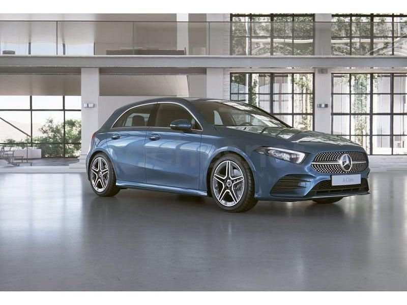 Usado Mercedes A180 AMG line 116 CV (85 kW) 2021 Denim blue  metallic paint Berlina