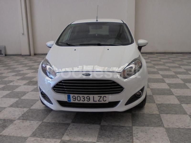 Blanco Usado 2014 Ford Fiesta Trend Utilitario | 8500 € (Precio justo) - Imagen 1/4