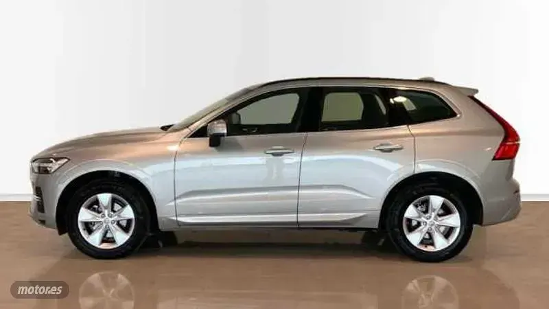Usado Volvo XC60 Core 2025 Plateado SUV