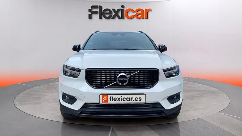 Usado Volvo XC40 Momentum 163 CV (119 kW) 2021 Blanco SUV