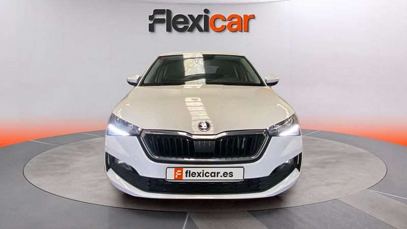 Usado Skoda Scala Ambition 110 CV (80 kW) 2021 Blanco Utilitario