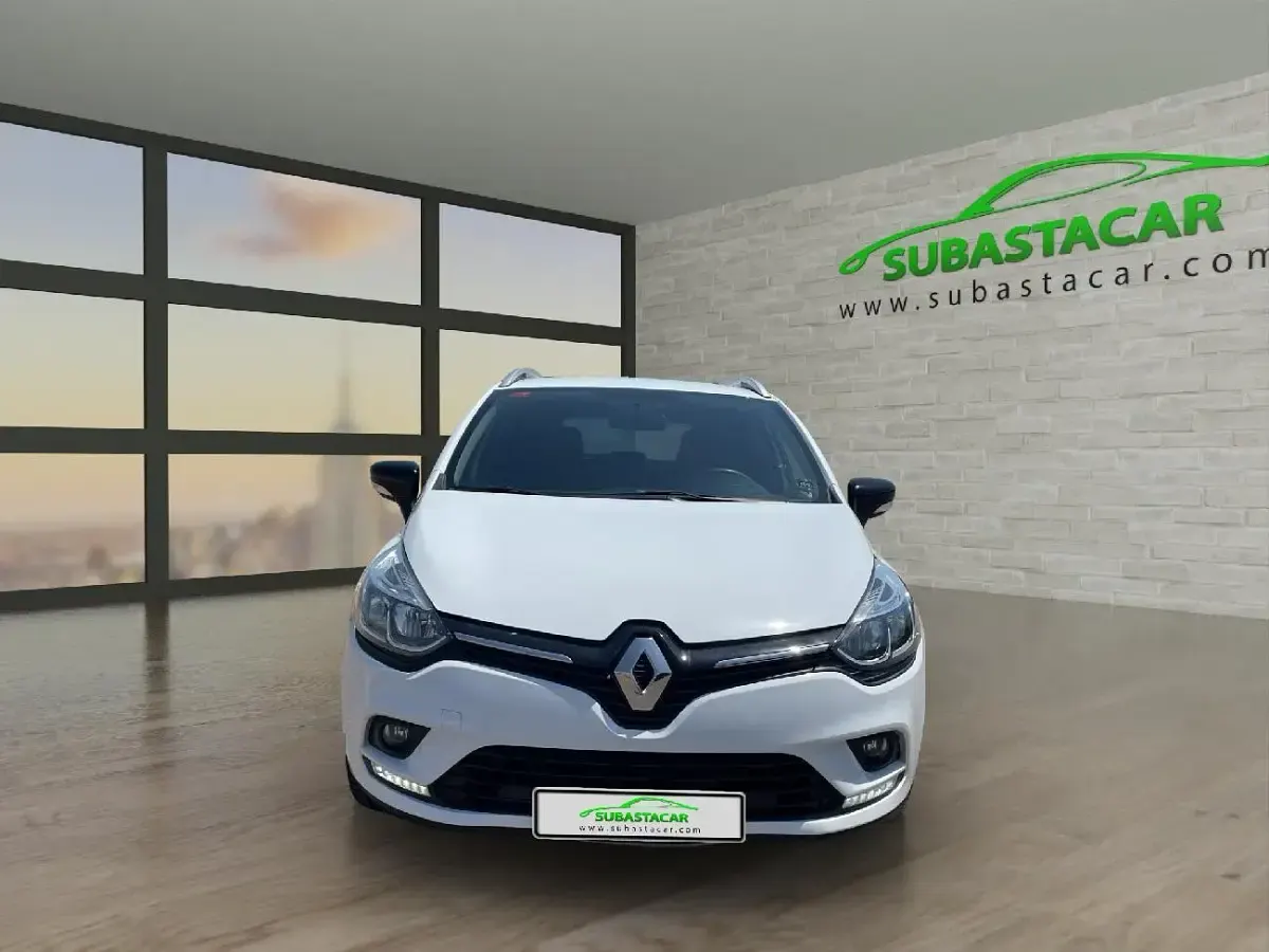 Usado Renault Clio LIMITED 90 CV (66 kW) 2018 Blanco Familiar