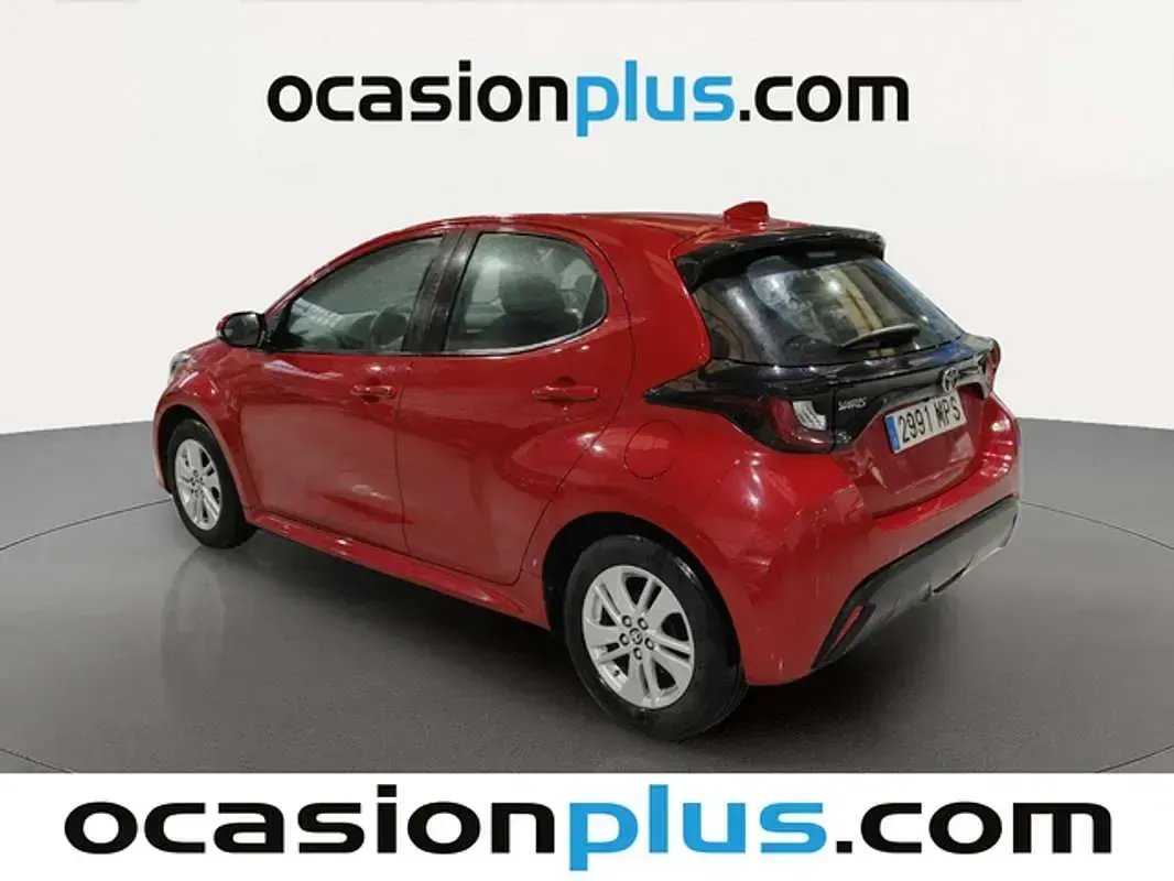 Usado Toyota Yaris Edition 125 CV (91 kW) 2024 Rojo Utilitario