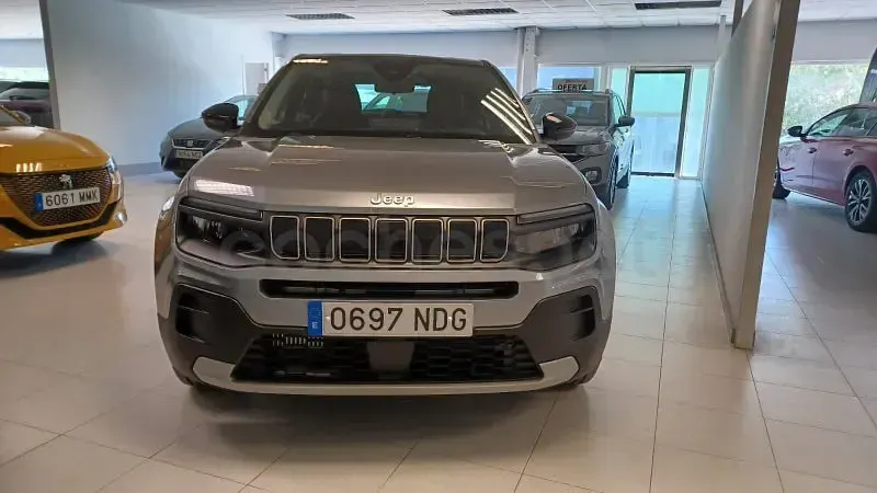 Nuevo Jeep Avenger Altitude 100 CV (73 kW) 2025 Gris / plata SUV