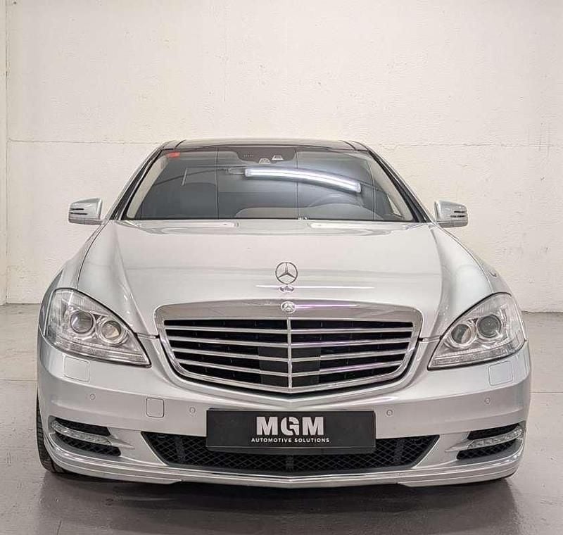Usado Mercedes S500 435 CV (319 kW) 2011 Plateado Berlina