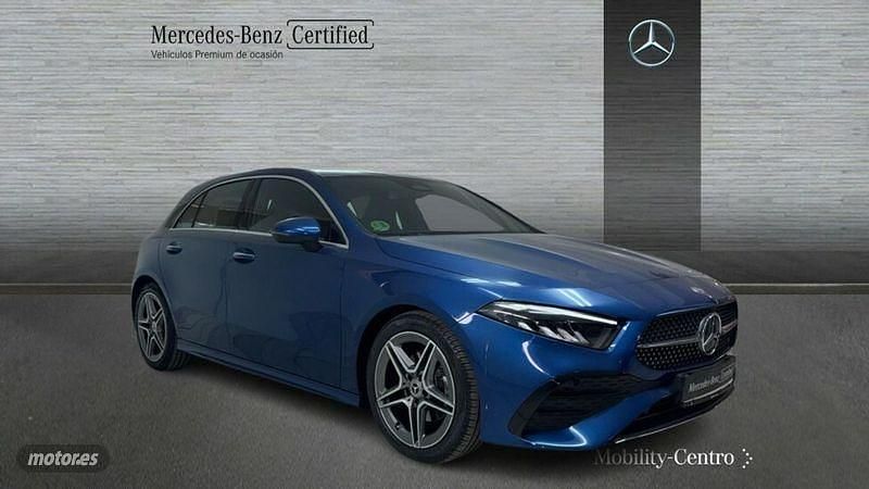 Usado Mercedes A180 AMG line 116 CV (85 kW) 2024 Azul espectra Berlina