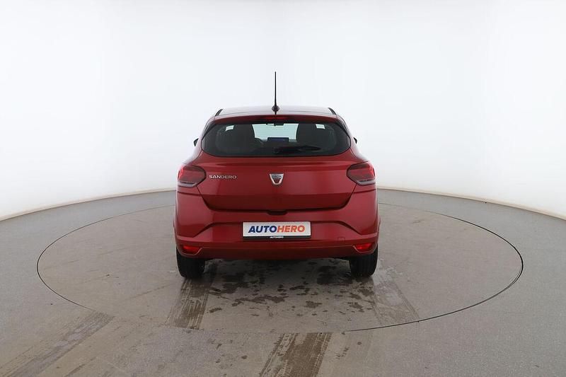 Usado Dacia Sandero Essentiel 91 CV (66 kW) 2021 Rojo Utilitario