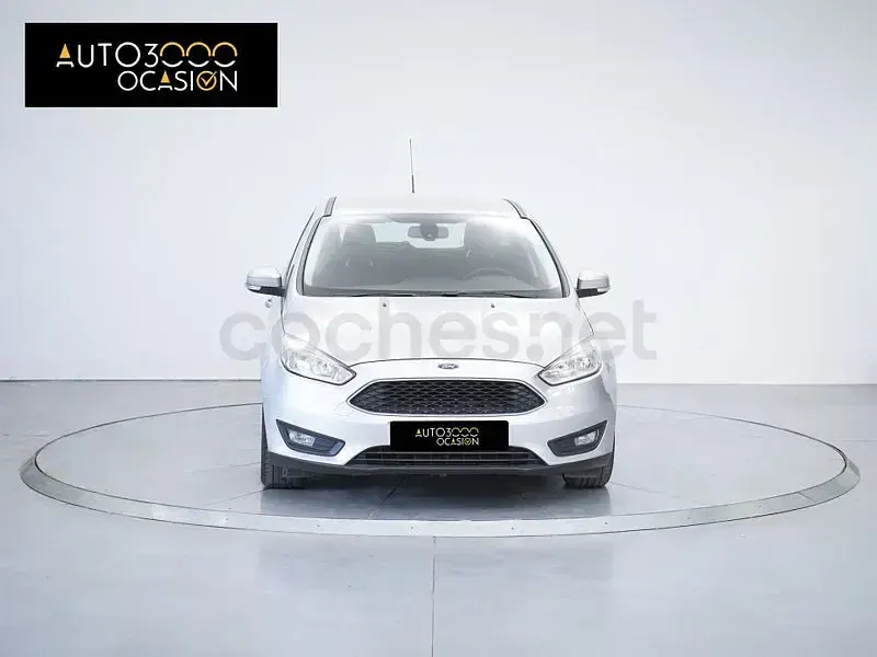 Usado Ford Focus Trend 125 CV (91 kW) 2016 Gris / plata Berlina