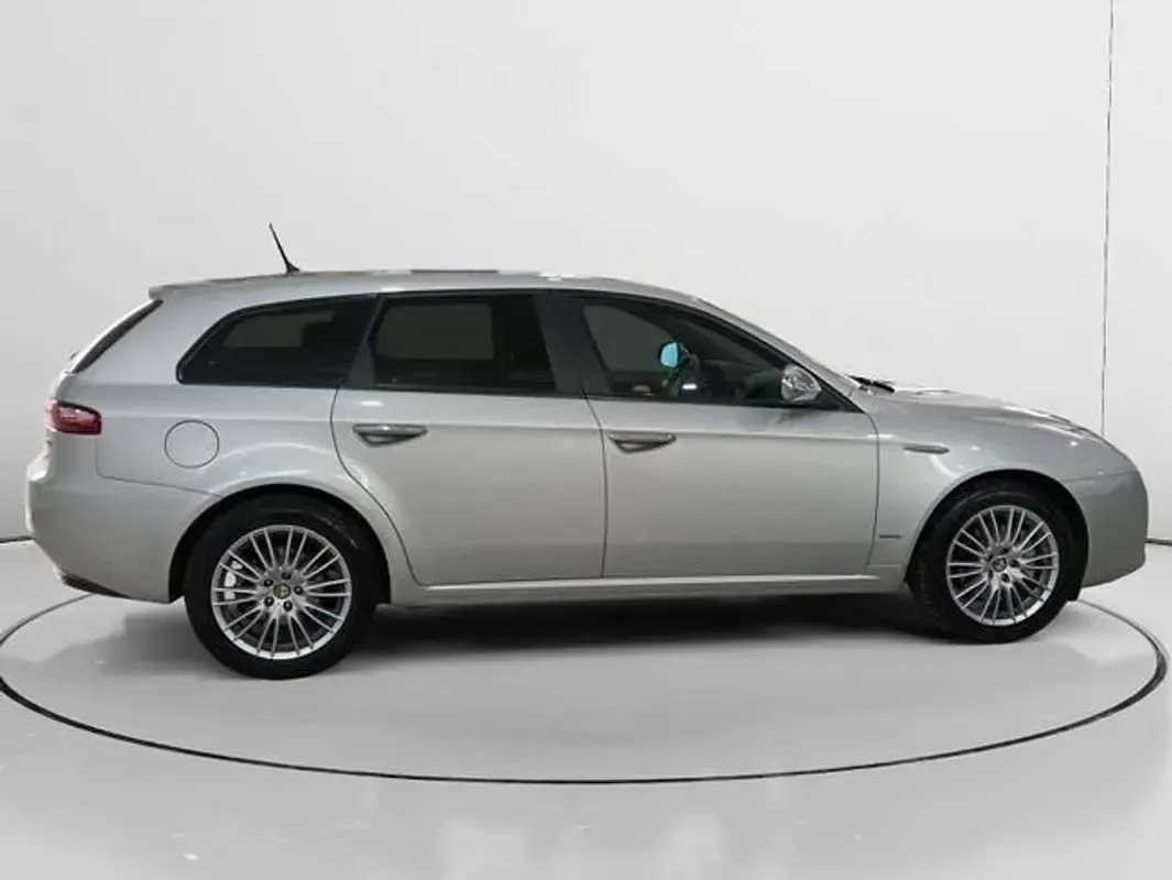Usado Alfa Romeo 159 136 CV (100 kW) 2011 Gris Familiar