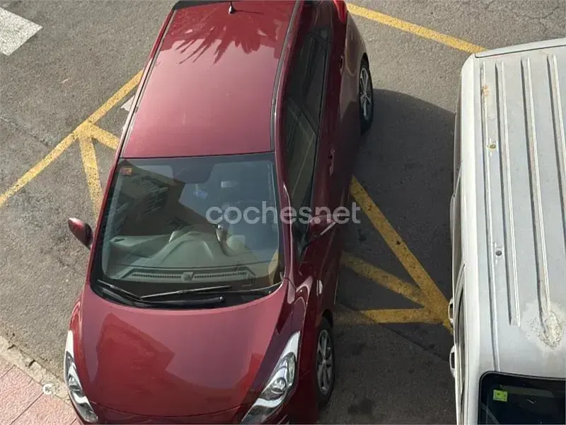 Usado Hyundai i30 100 CV (73 kW) 2015 Granate Berlina