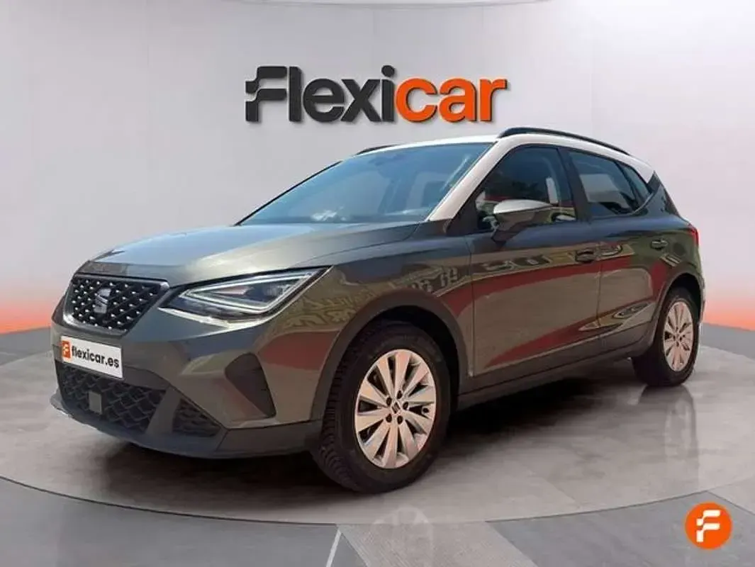 Usado Seat Arona FR 110 CV (80 kW) 2023 Gris SUV