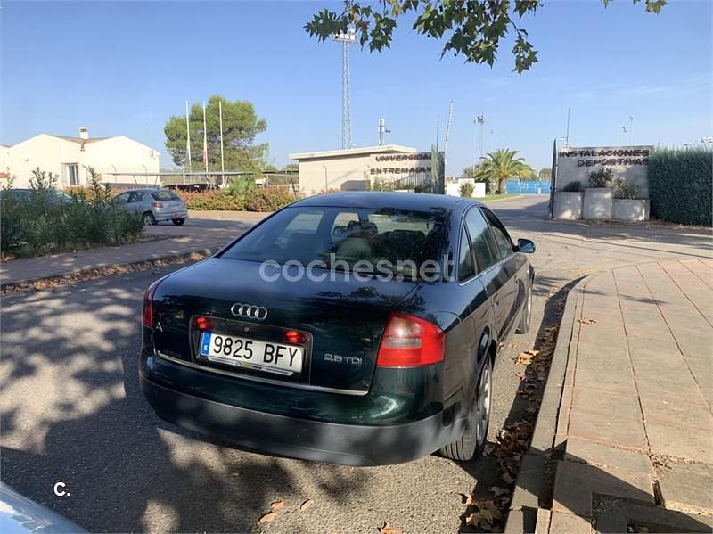 Usado Audi A6 150 CV (110 kW) 2001 Verde Berlina