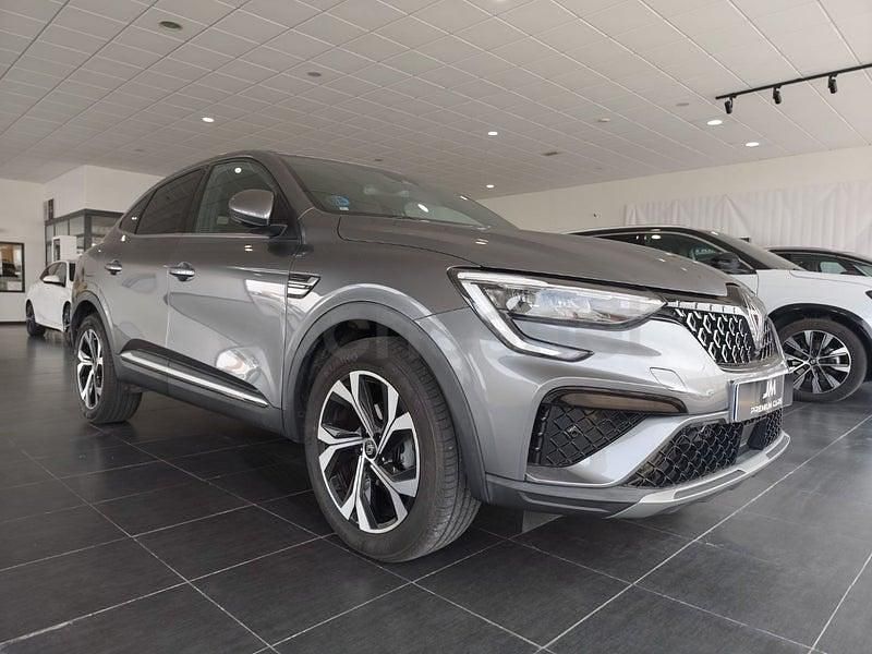 Usado Renault Arkana Techno 140 CV (102 kW) 2024 Gris / plata SUV