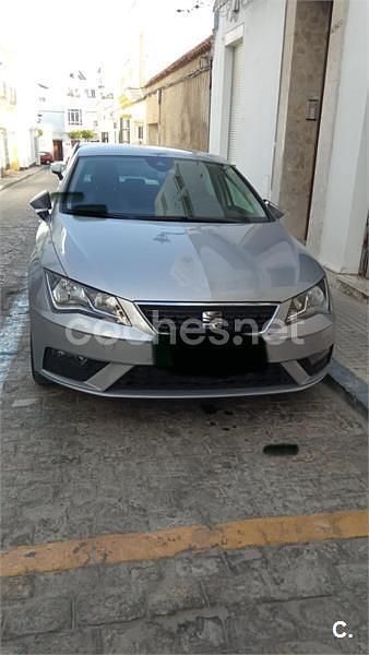 Begagnad Seat Leon Style 130 HK (95 kW) 2019 Grå Sedan