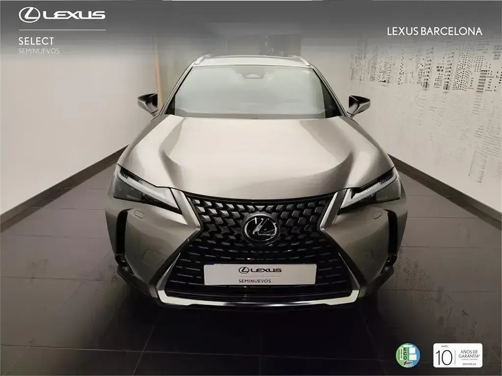 Usado Lexus UX 199 CV (146 kW) 2025 Gris / plata SUV