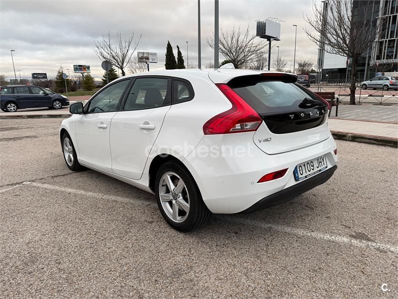 Usado Volvo V40 Momentum 120 CV (88 kW) 2015 Blanco Berlina