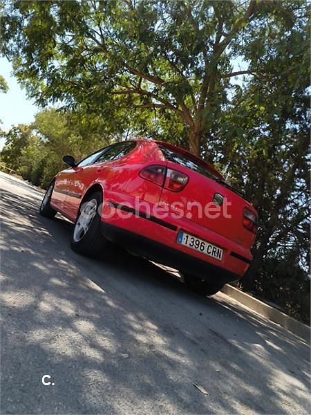 Usado Seat Leon Stella 110 CV (80 kW) 2004 Rojo Berlina