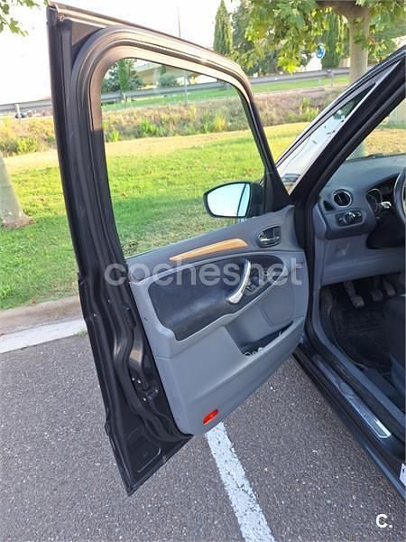 Usado Ford Galaxy Ghia 140 CV (102 kW) 2007 Gris / plata Monovolumen