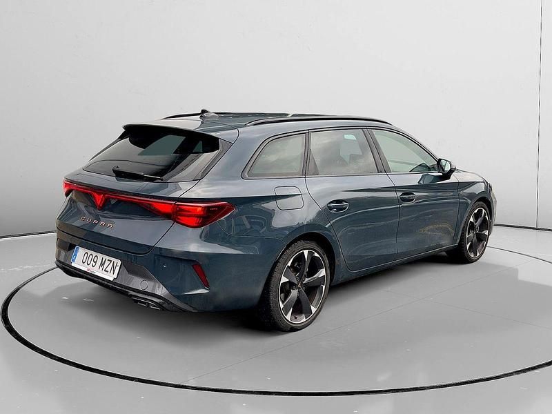 Usado Cupra Leon 150 CV (110 kW) 2025 Azul Berlina