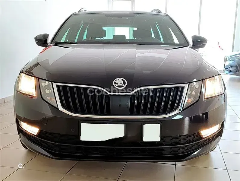 Usado Skoda Octavia Active 115 CV (84 kW) 2020 Negro Familiar