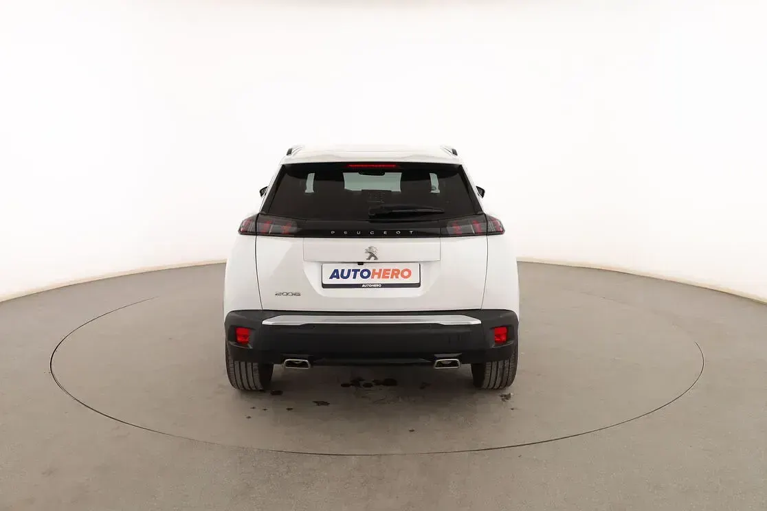 Usado Peugeot 2008 Allure 131 CV (96 kW) 2022 Blanco SUV