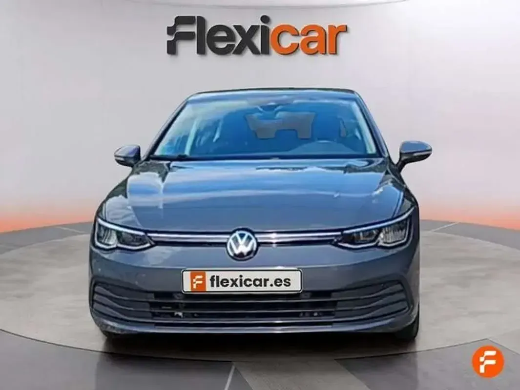 Usado VW Golf VIII Life 131 CV (96 kW) 2022 Gris Berlina