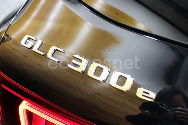 Usado Mercedes GLC300e 320 CV (235 kW) 2021 Negro SUV