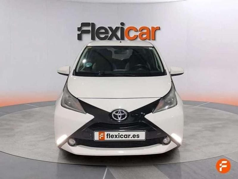Usado Toyota Aygo X-play 72 CV (52 kW) 2017 Blanco Utilitario