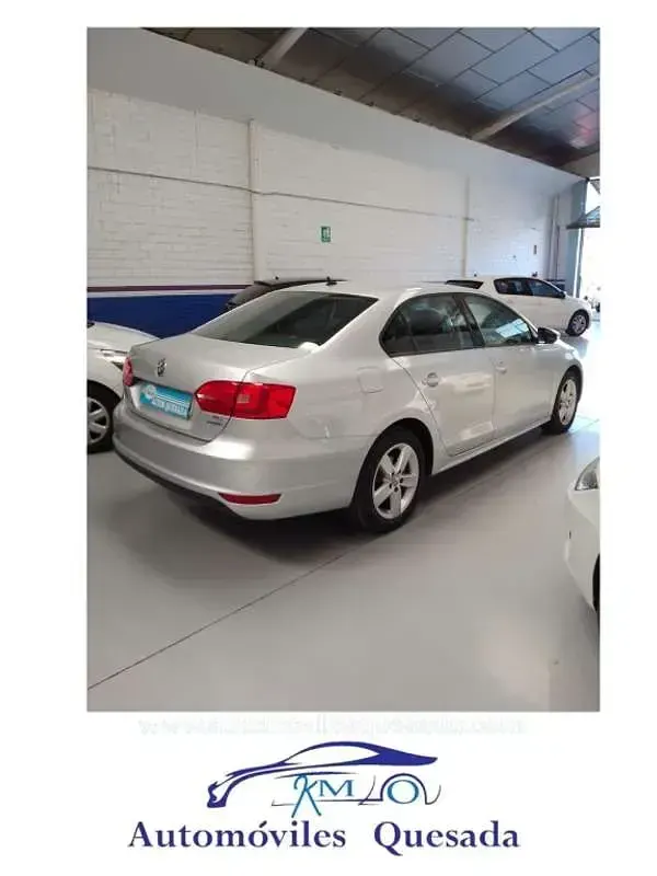 Usado VW Jetta Advance 105 CV (77 kW) 2014 Gris Berlina