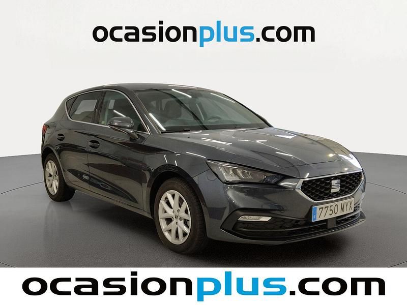 Usado Seat Leon Style 116 CV (85 kW) 2025 Gris / plata Berlina