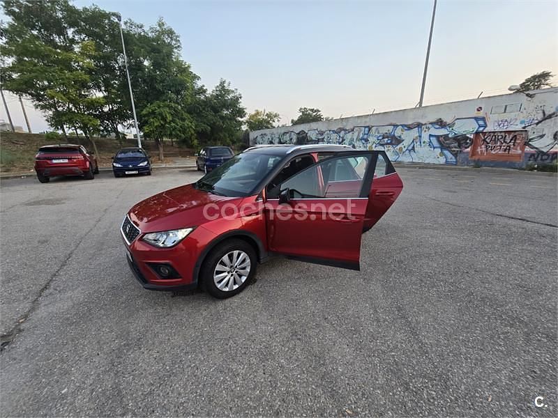 Usado Seat Arona Ecomotive 95 CV (69 kW) 2017 Rojo SUV