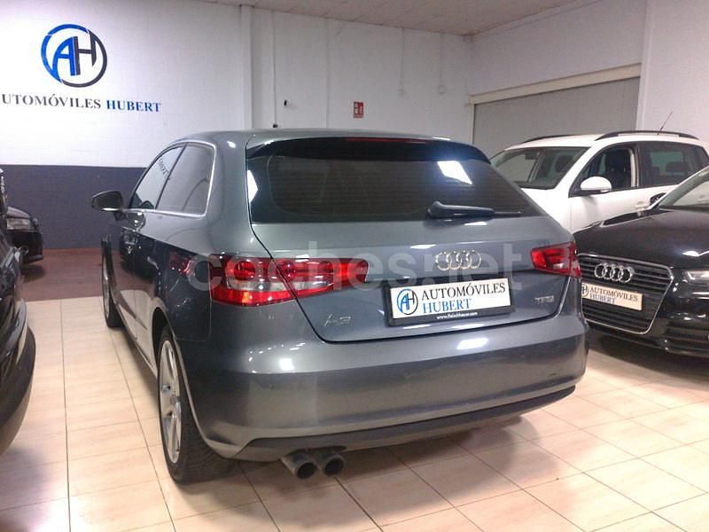 Usado Audi A3 Attraction 122 CV (89 kW) 2013 Gris / plata Berlina
