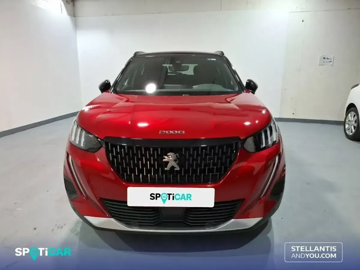Usado Peugeot 2008 GT 130 CV (95 kW) 2023 Rojo SUV