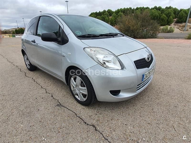 Gris / plata Usado 2007 Toyota Yaris Berlina | 2900 € (Precio justo) - Imagen 1/4